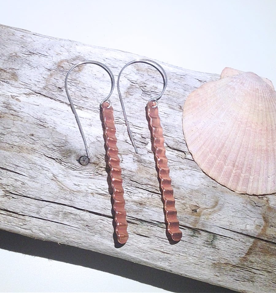 Corrugated Copper Dangle Earrings (ERCUDGCG2) - UK Free Post