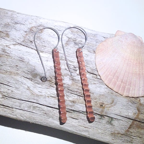 Corrugated Copper Dangle Earrings (ERCUDGCG2) - UK Free Post