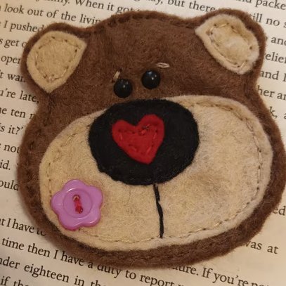 Brown bear bookmark hand sewn in wool blend felt (Pink)