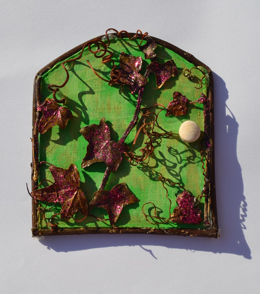 Green Ivy Fairy door