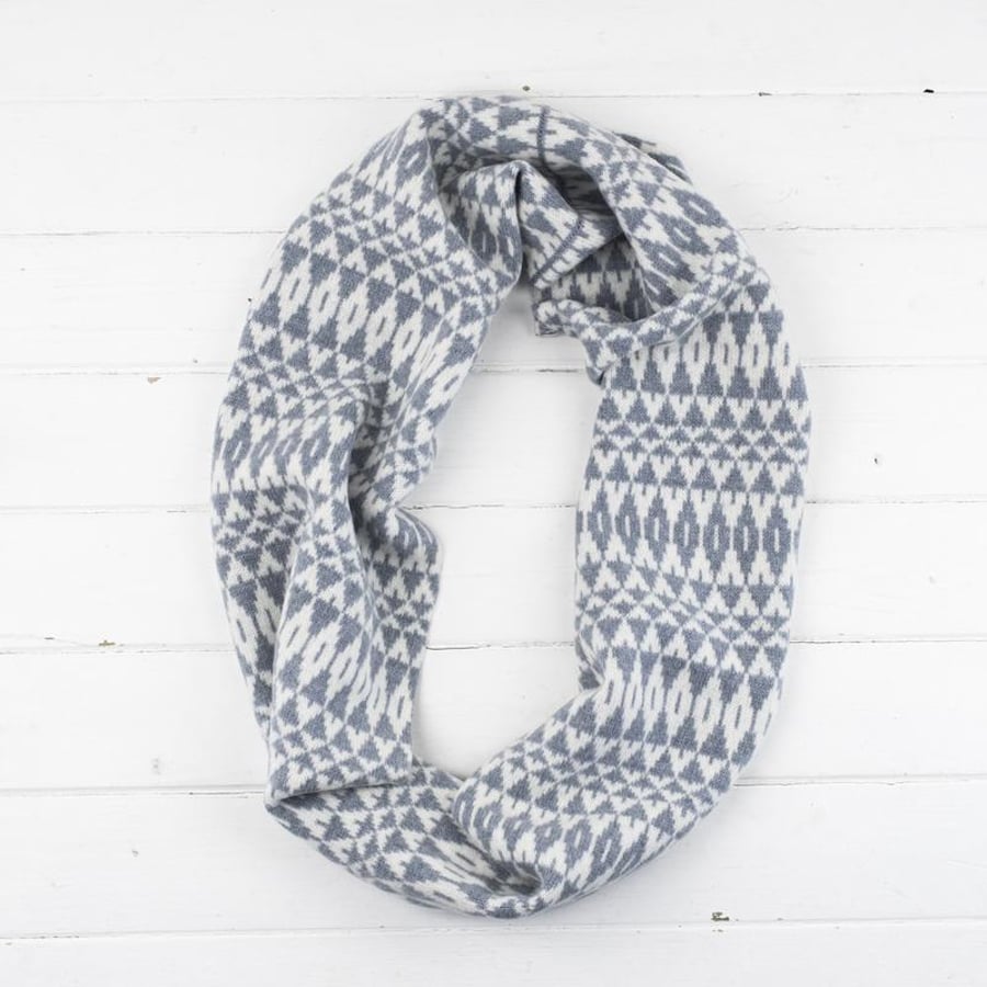 Mirror knitted circle scarf - seal and white