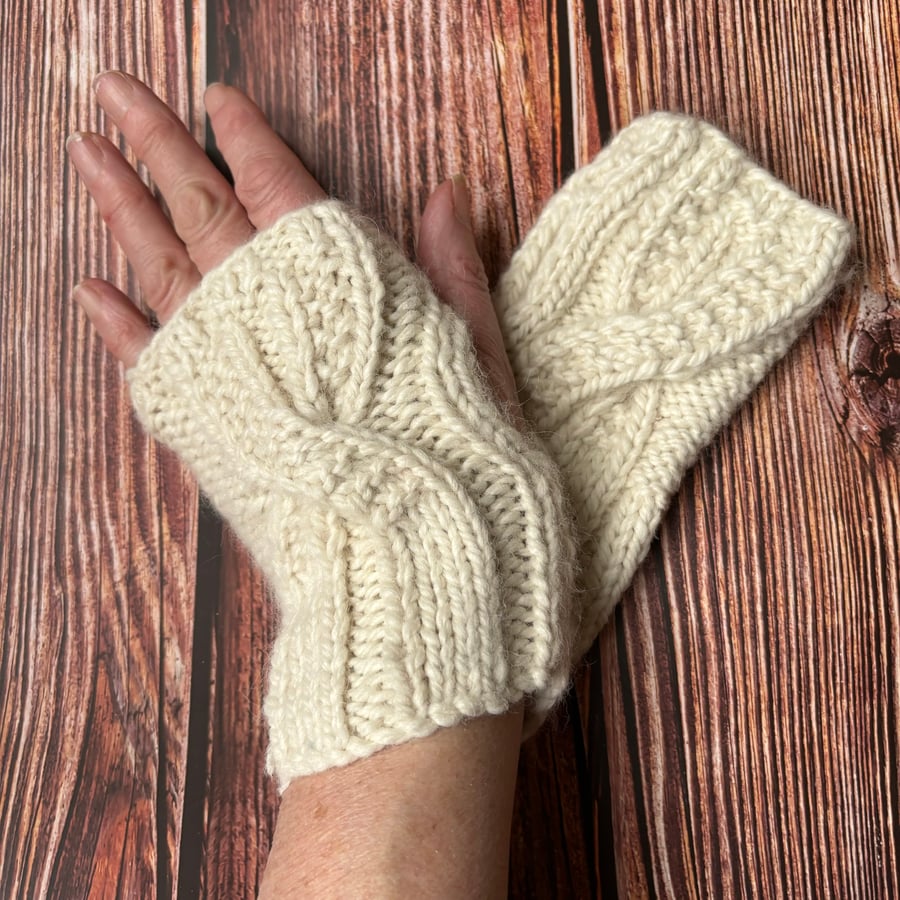 Cream Cashmere cables wrist warmers