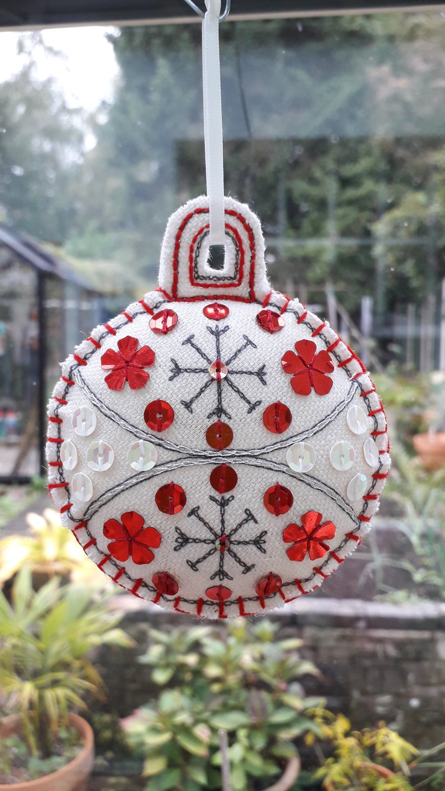 Round Linen Bauble, Red and White 