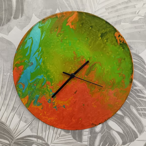 Paint Pour Clock