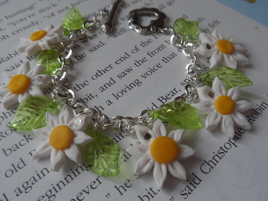 Daisy Chain Bracelet.