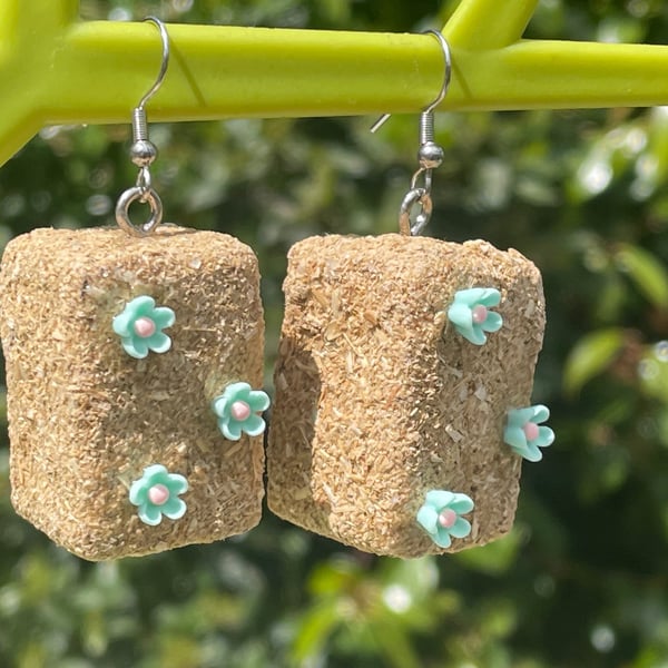 Cute hay bale earrings flowers country and western hoedown mint green Americana