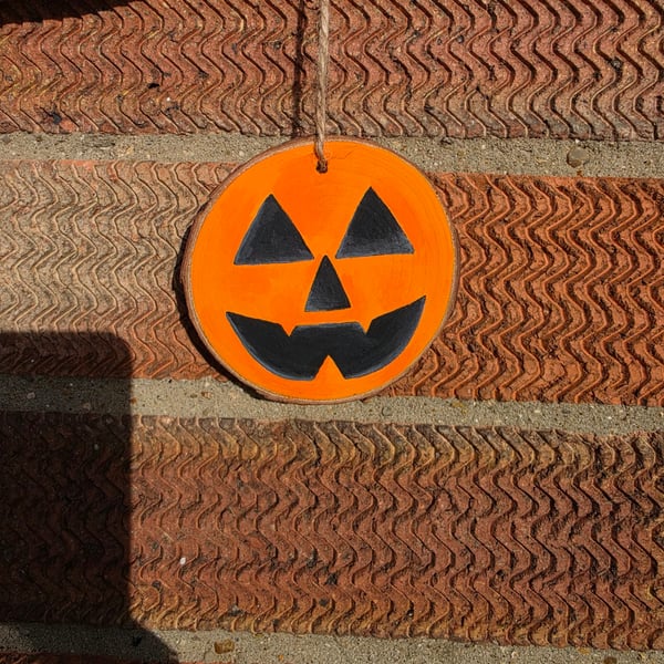 Hand Painted Halloween Pumpkin Wooden Slice – Jack-O'-Lantern Hanging Decoration