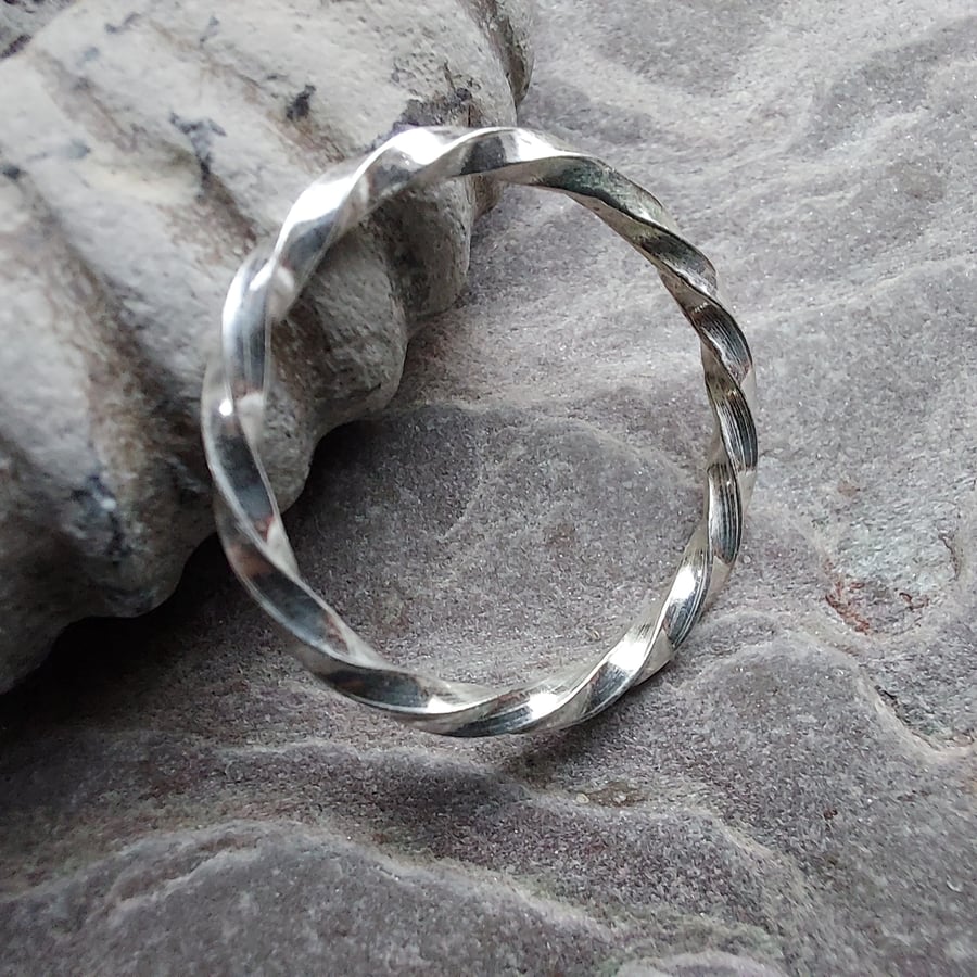 Sterling Silver slimline Twist Ring, size M, Q or  R.