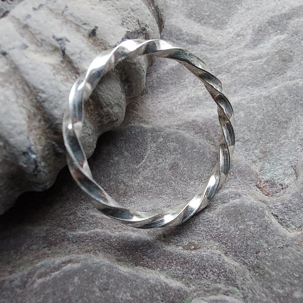 Sterling Silver slimline Twist Ring, size M, Q or  R.