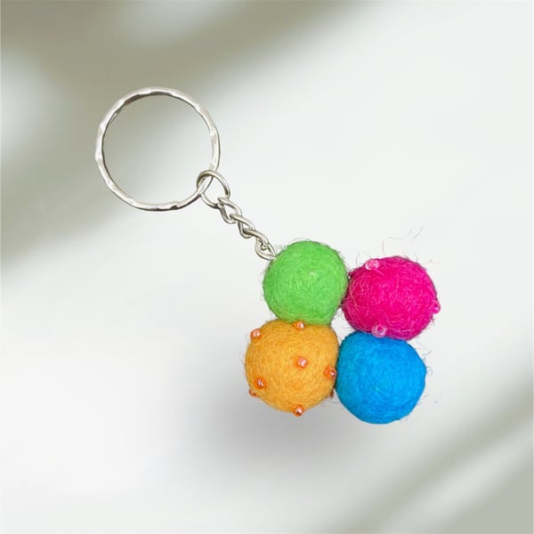 Multicoloured felt ball keyring (M1)