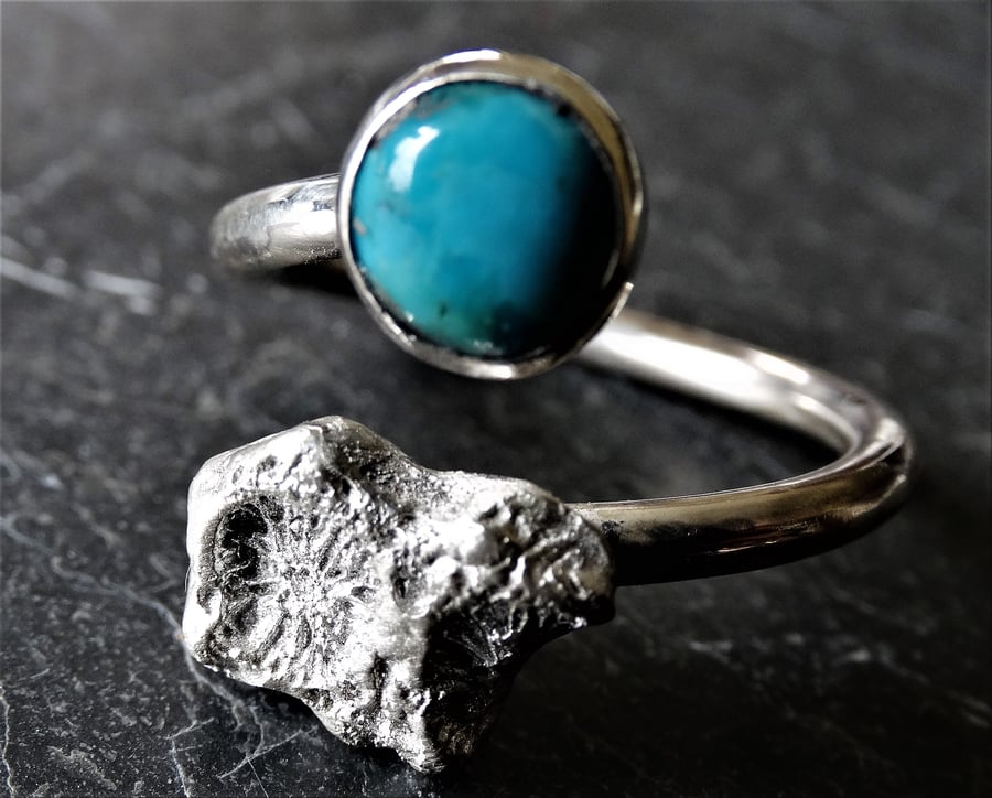 Cast coral chip tristan ring- Turquoise