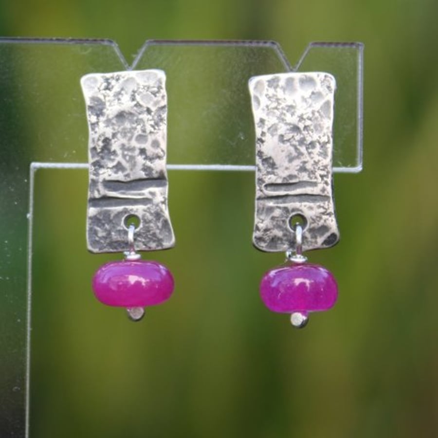 Notched silver and Chalcedony stud earrings