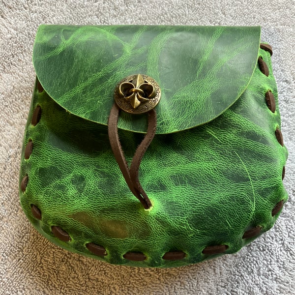 Pouch: Forest Green coloured Leather Medieval Style W Fleur De Lis Closure