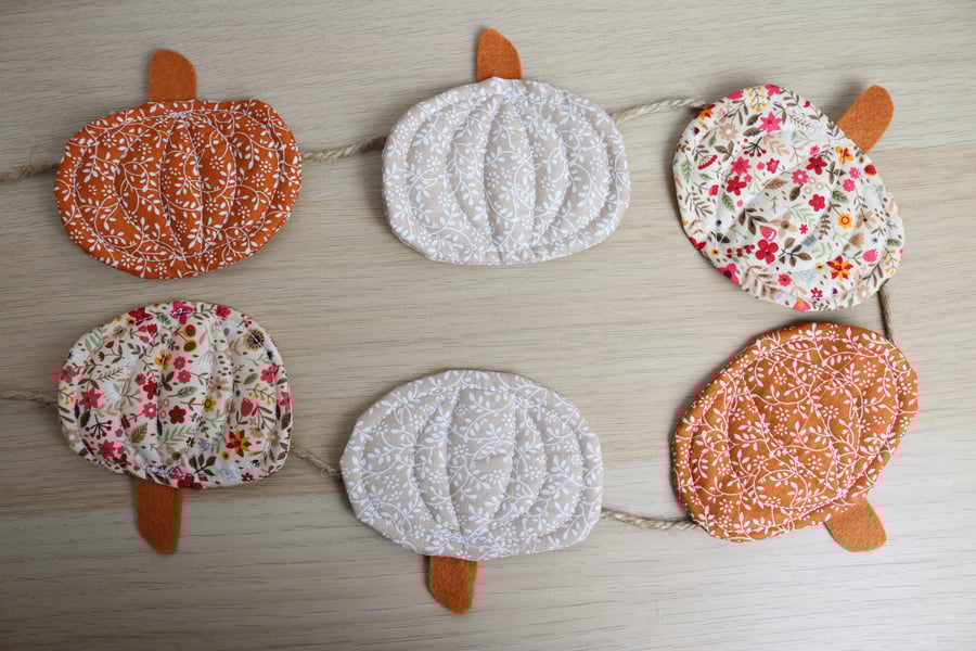 Pumpkin bunting