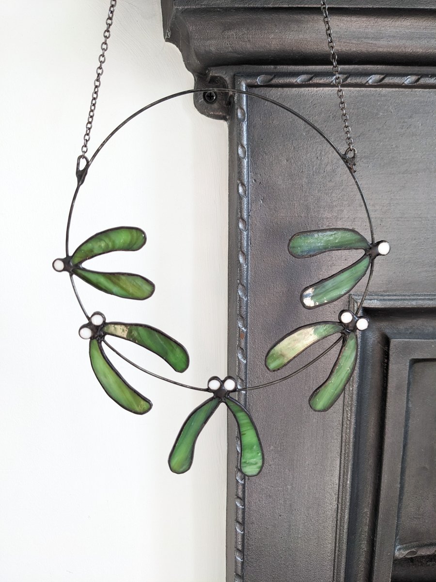 Stained Glass Mistletoe Wreath, Christmas Wreath, Christmas Gift for Host