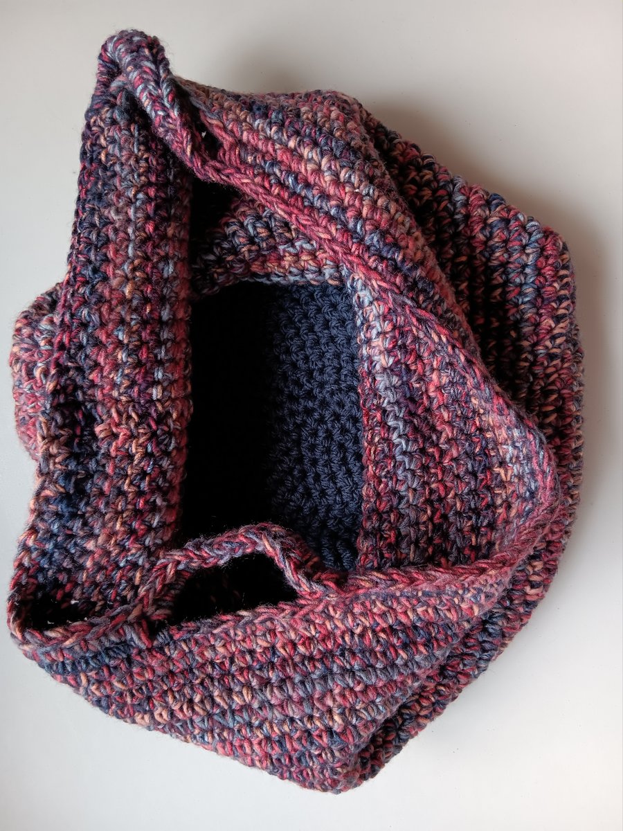 Crochet Basket Bag (Bluey Reds) - holds so much!