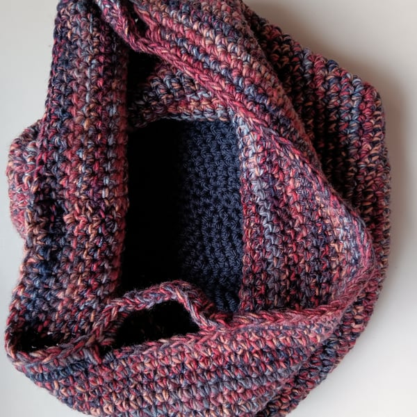 Crochet Basket Bag (Bluey Reds) - holds so much!