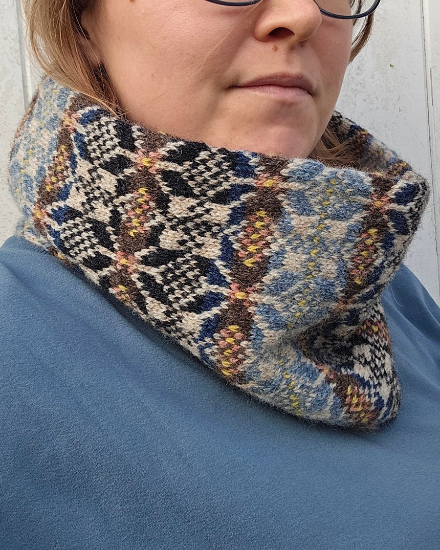 Thora Beth - Vintage. Fair Isle Cowl