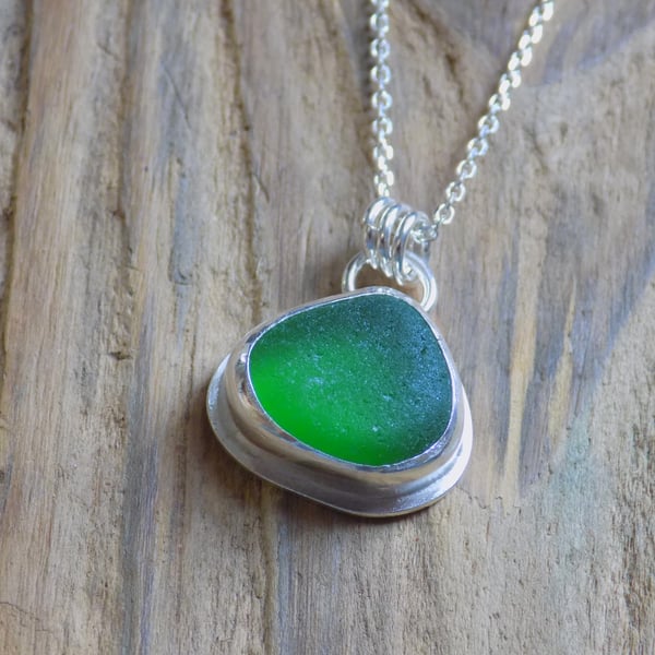 Silver and seaglass ,bezel set pendant - lush green 