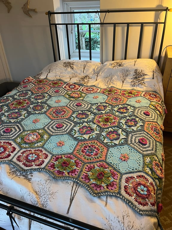 Crochet blanket -  Fridas's Flowers Primavera Blanket
