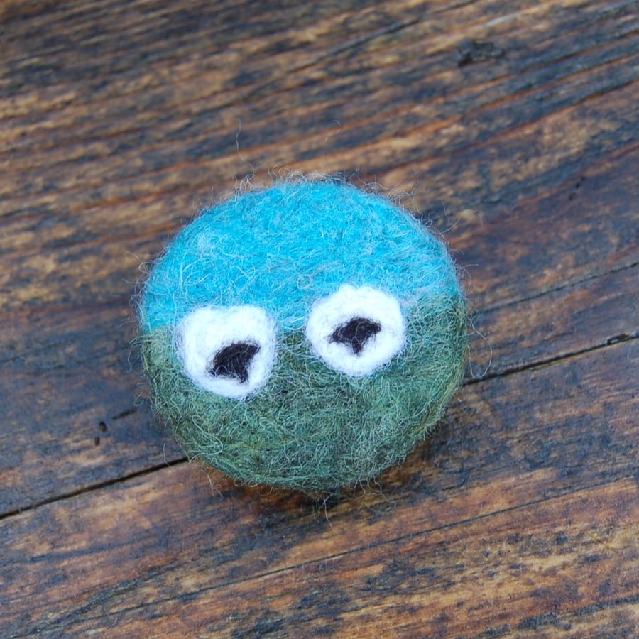 Needle felt brooch Yorkshire dales sheep ladies jewellery wool badge