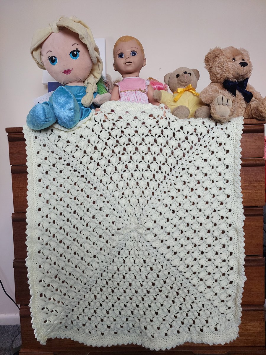 Honeycomb crochet baby blanket 