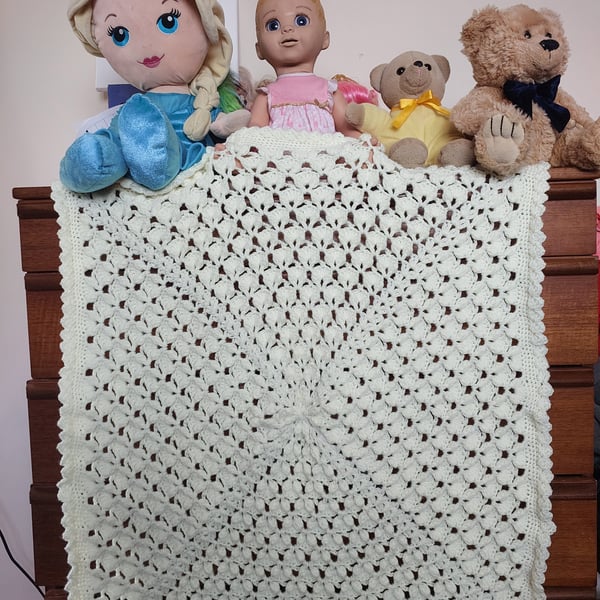 Honeycomb crochet baby blanket 