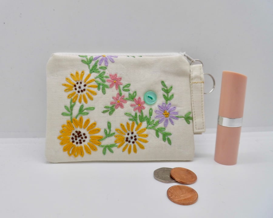 Coin purse in reclaimed vintage linen embroidered 