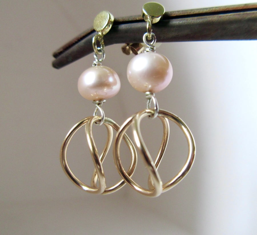 Pearl & Gold Infinity Hoop Earrings