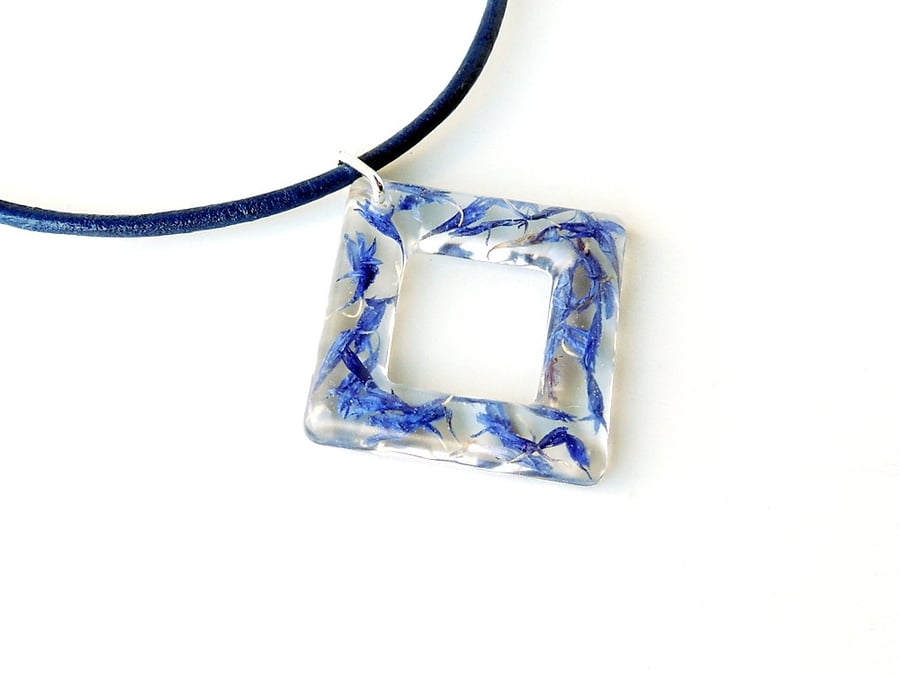 Blue Flower Donut Necklace - 2276