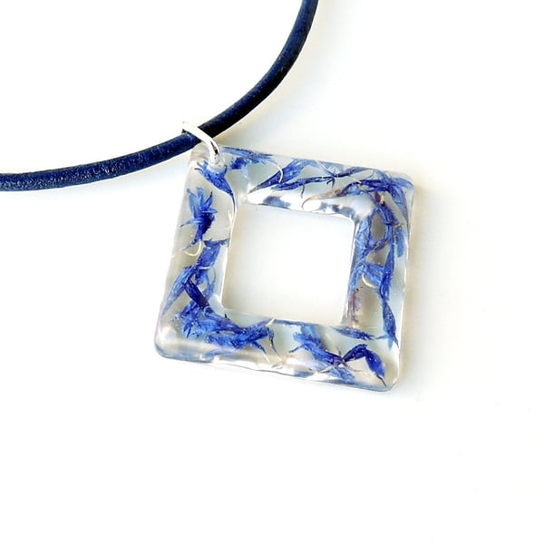 Blue Flower Donut Necklace - 2276