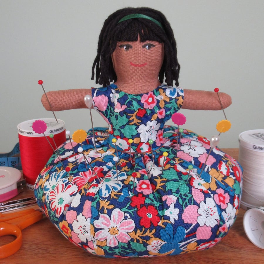 Sewing Companion Pin Cushion and Needle Case