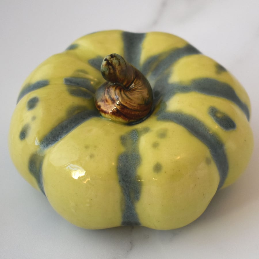 18-330 Small ceramic pumpkin