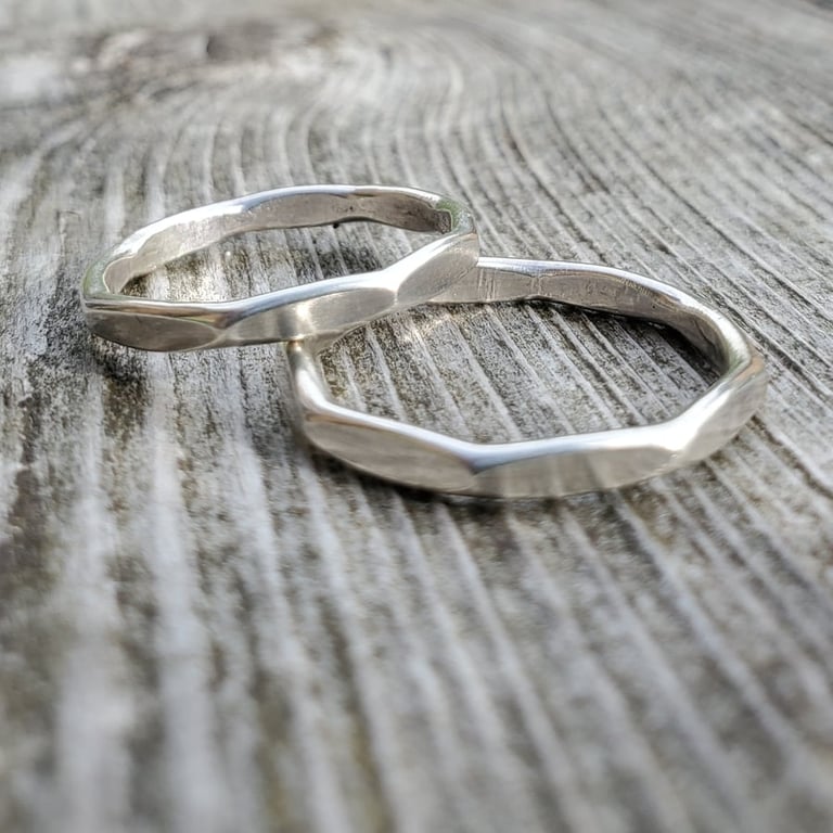 Faceted stacking ring