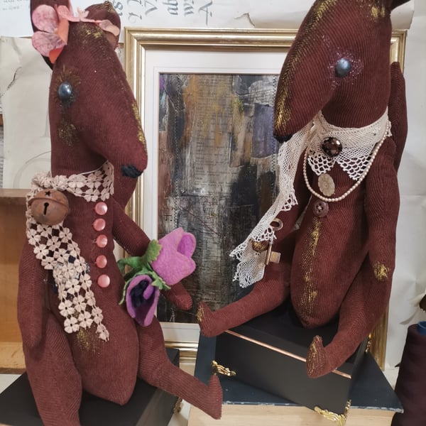 Handmade Textile Art Foxes – Vintage-Inspired Soft Sculpture Pair