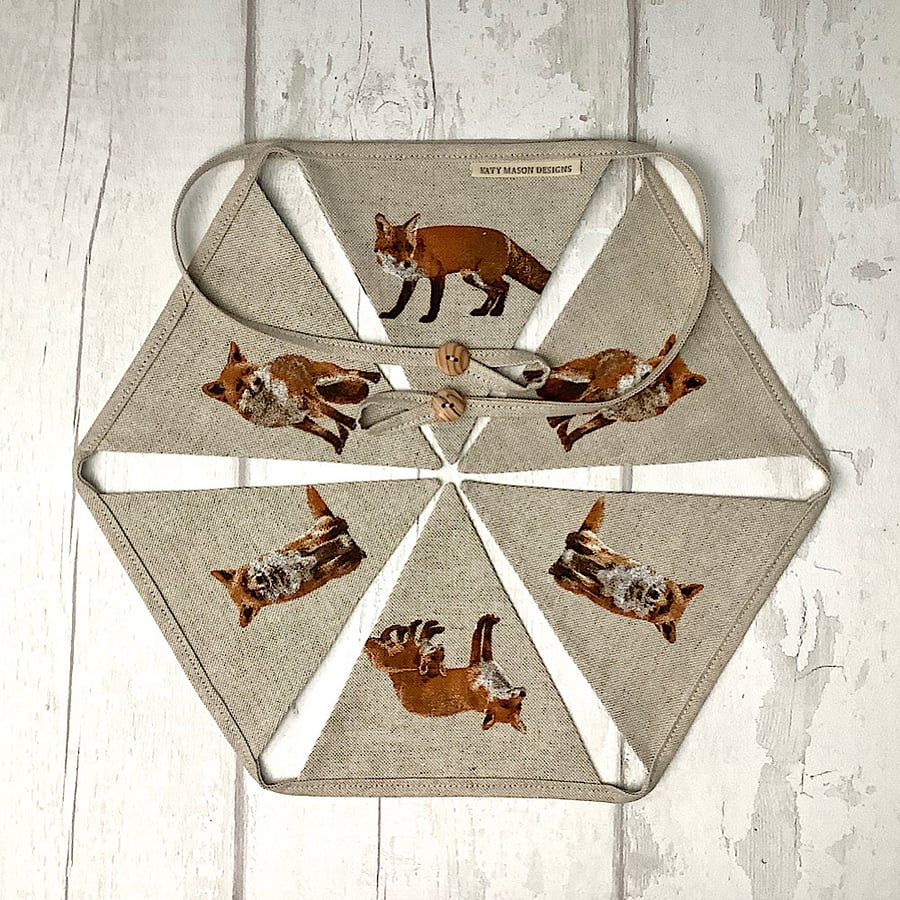 Bunting - Foxes - Fox - Fireplace Bunting