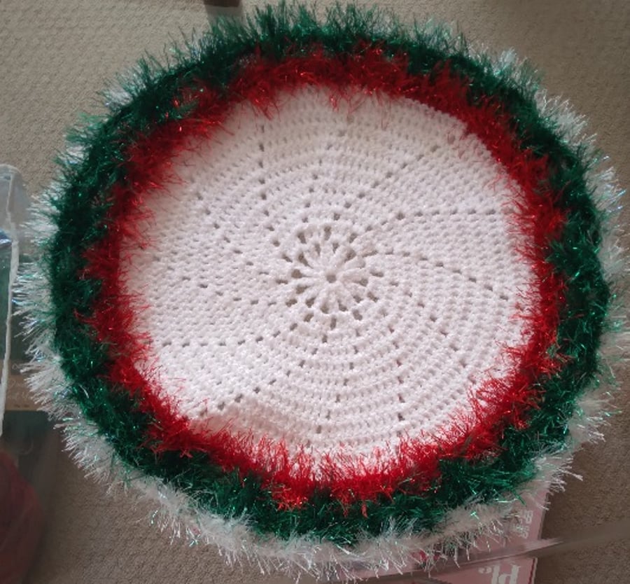 table serving crochet handmade 