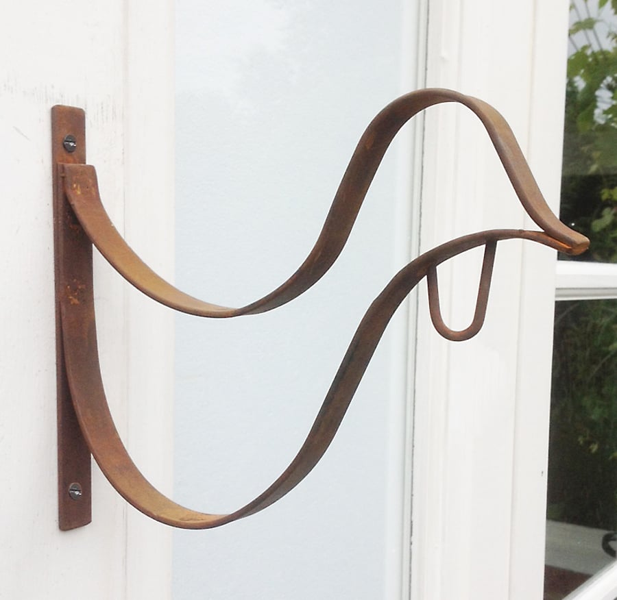 Duck shape hanging basket bracket