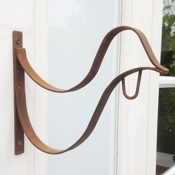 Duck shape hanging basket bracket
