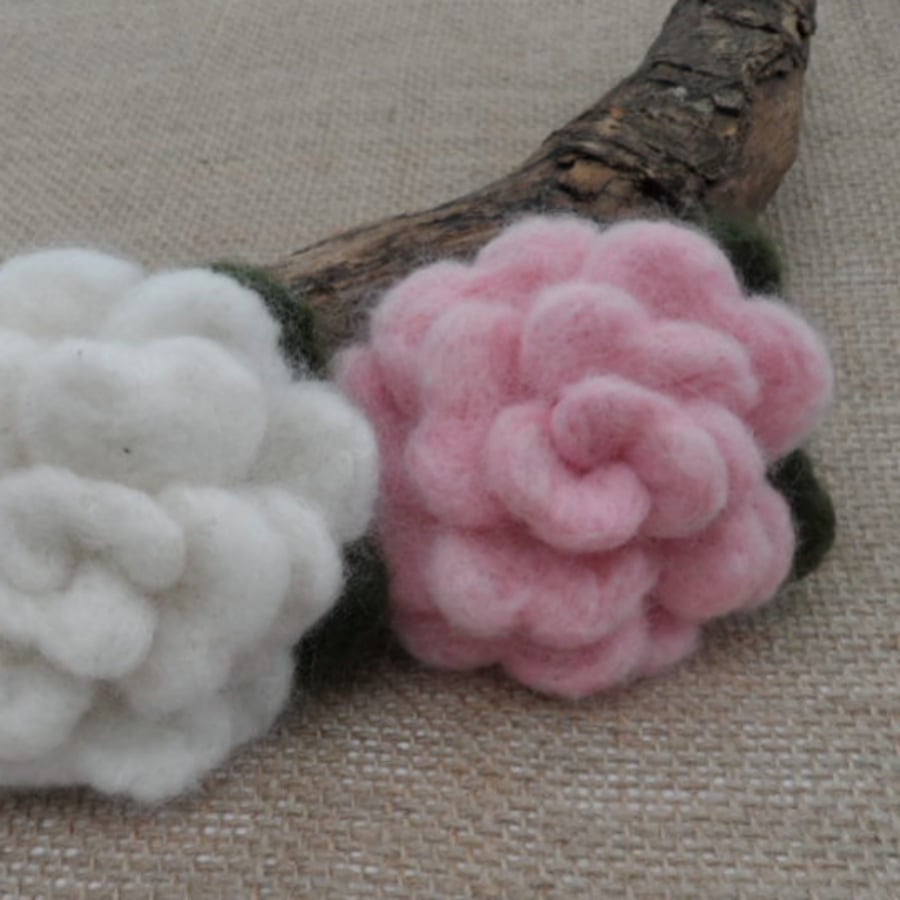 Needle felted rose corsage (pink)