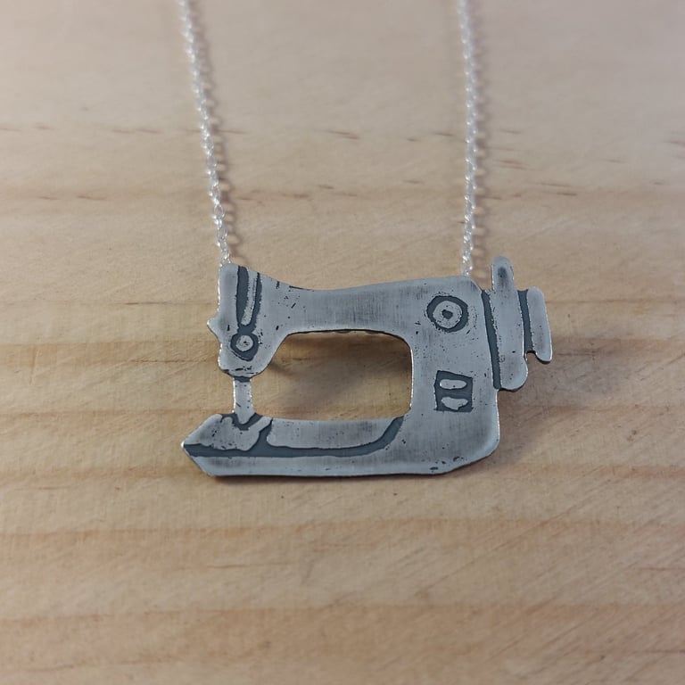 Sterling Silver Sewing Machine Necklace (SKU130625)