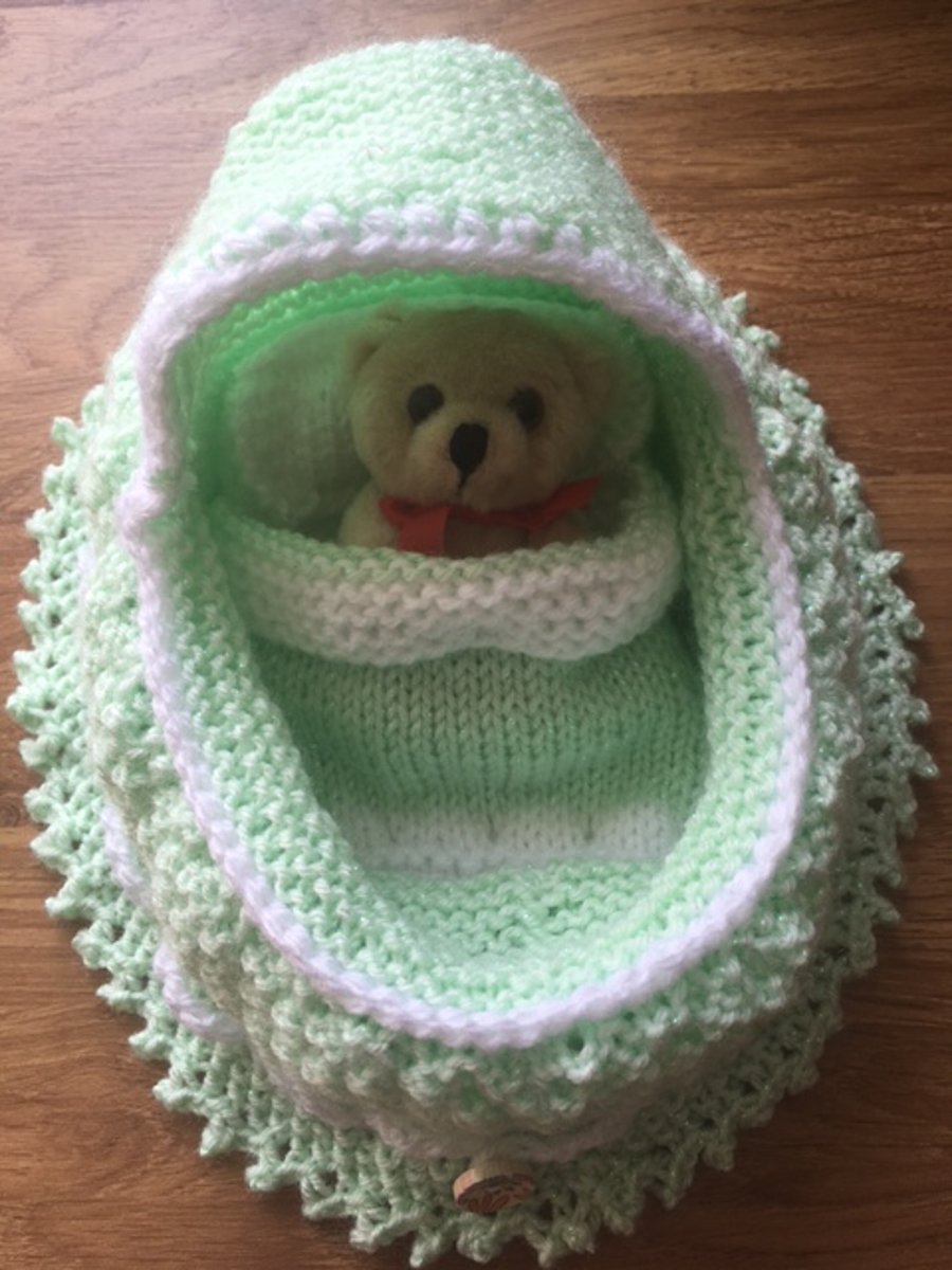 TED IN A BED - APPLE GREEN