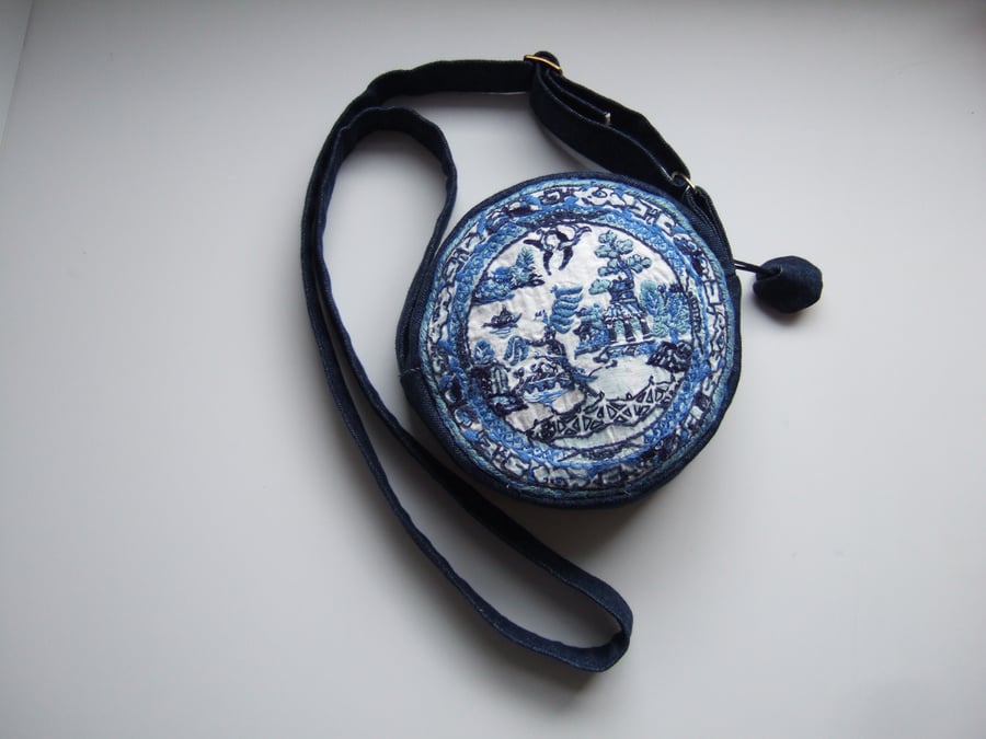 Circular shoulder bag made from a vintage willow pattern plate embroidery