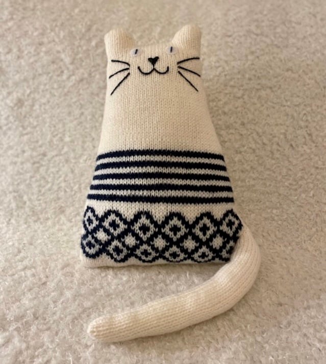 Scandinacian  style  white knitted cat cushion 