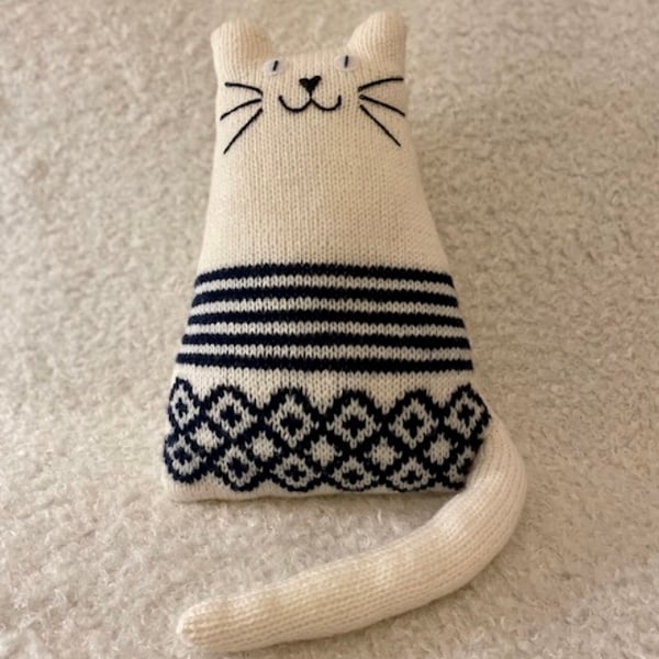 Scandinacian  style  white knitted cat cushion 
