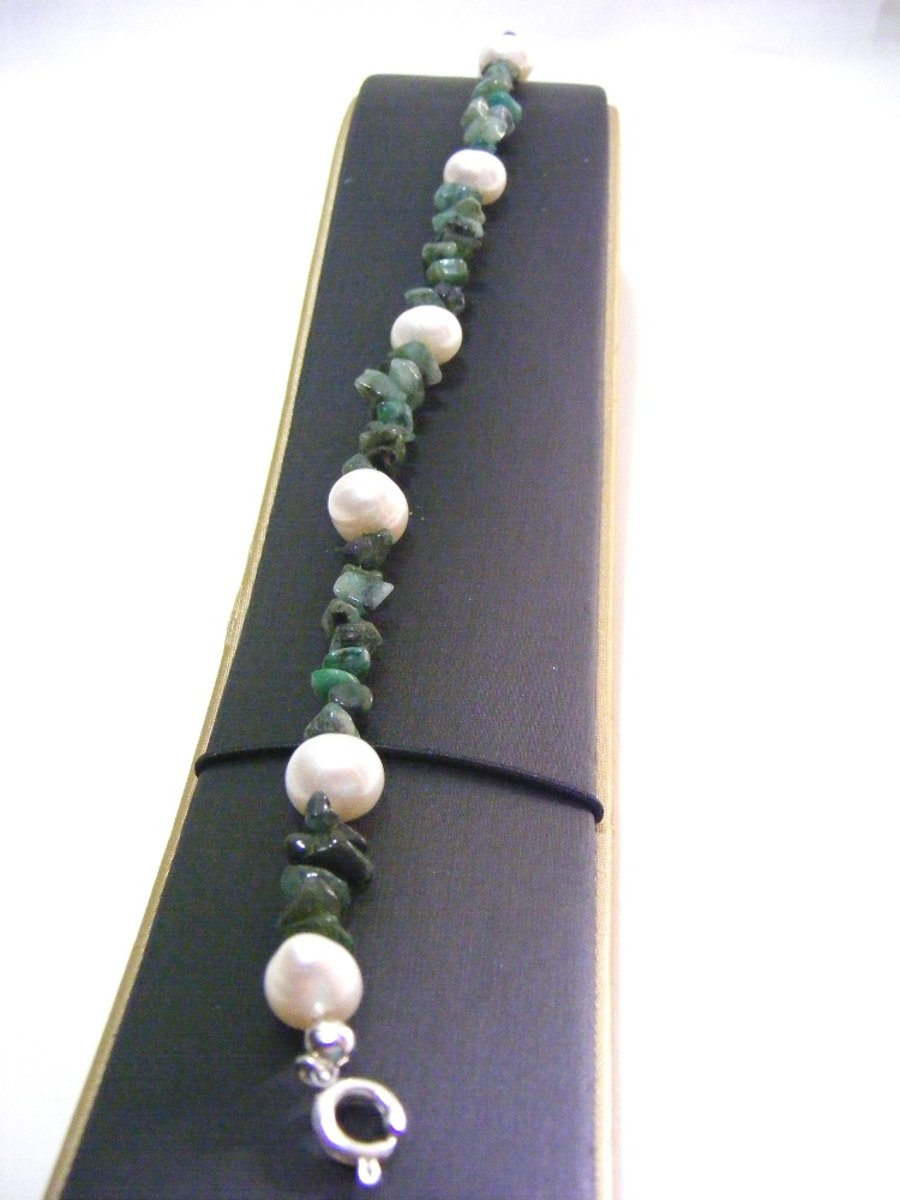 Emerald and Freshwater Cultured Pearl Bracelet