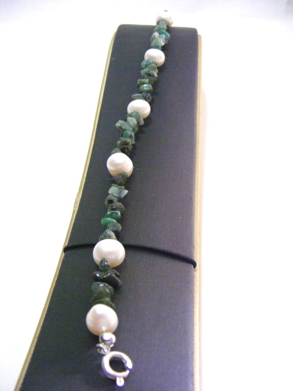 Emerald and Freshwater Cultured Pearl Bracelet