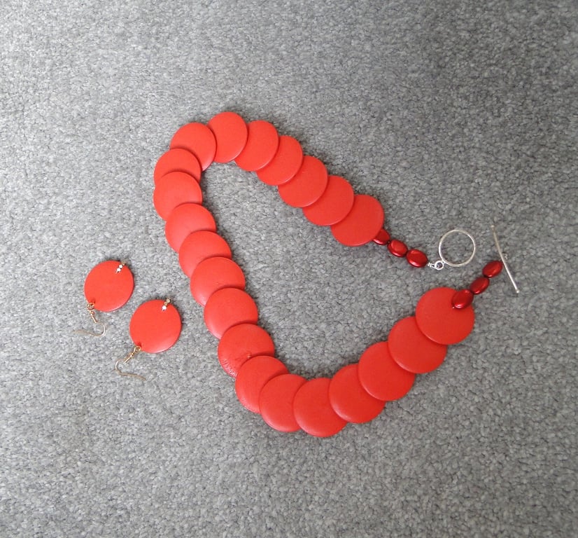 Necklace and earrings of bright red disks  Fun  Daytime Light weight