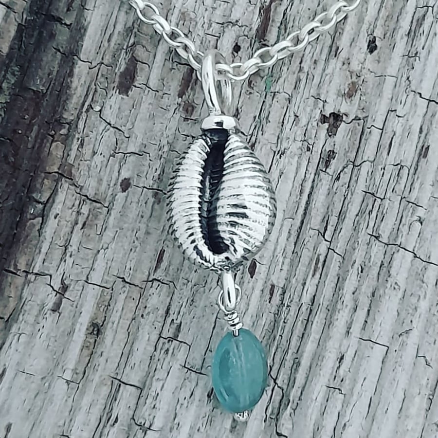 Grotie Buckie Pendant with Aqua Tourmaline Pebble Bead