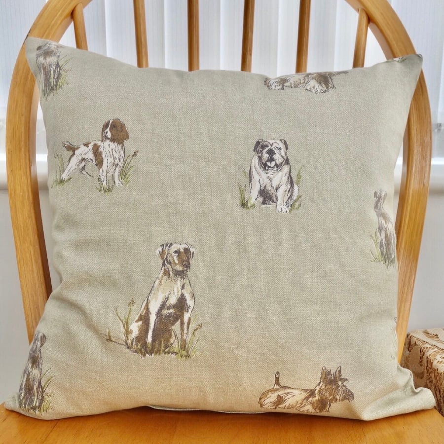 Cushion: Dog design, Double Sided with pad and zip fastening 